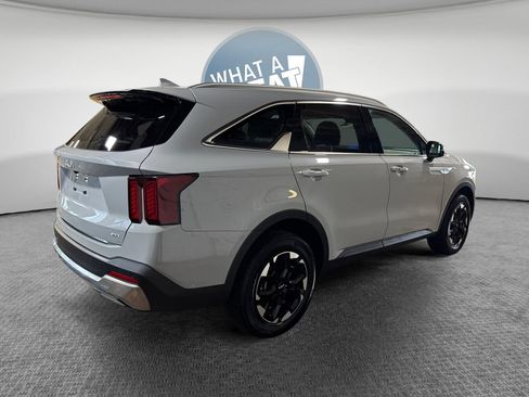 Certified 2024 Kia Sorento S w/ Panoramic Sunroof Package AWD/4WD image 3