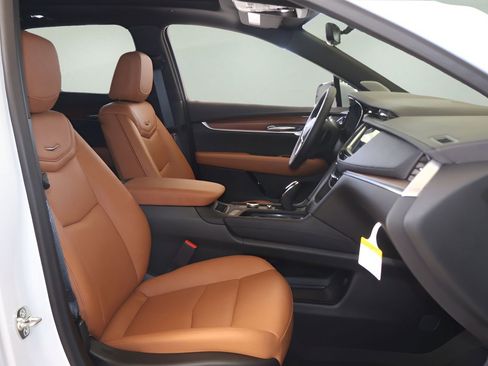 New 2026 Cadillac XT5 Premium Luxury w/ Driver Assist Package AWD/4WD image 17