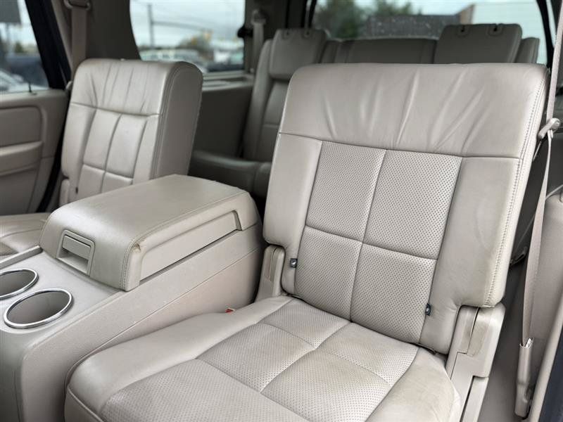 Used 2010 Lincoln Navigator 4WD image 17