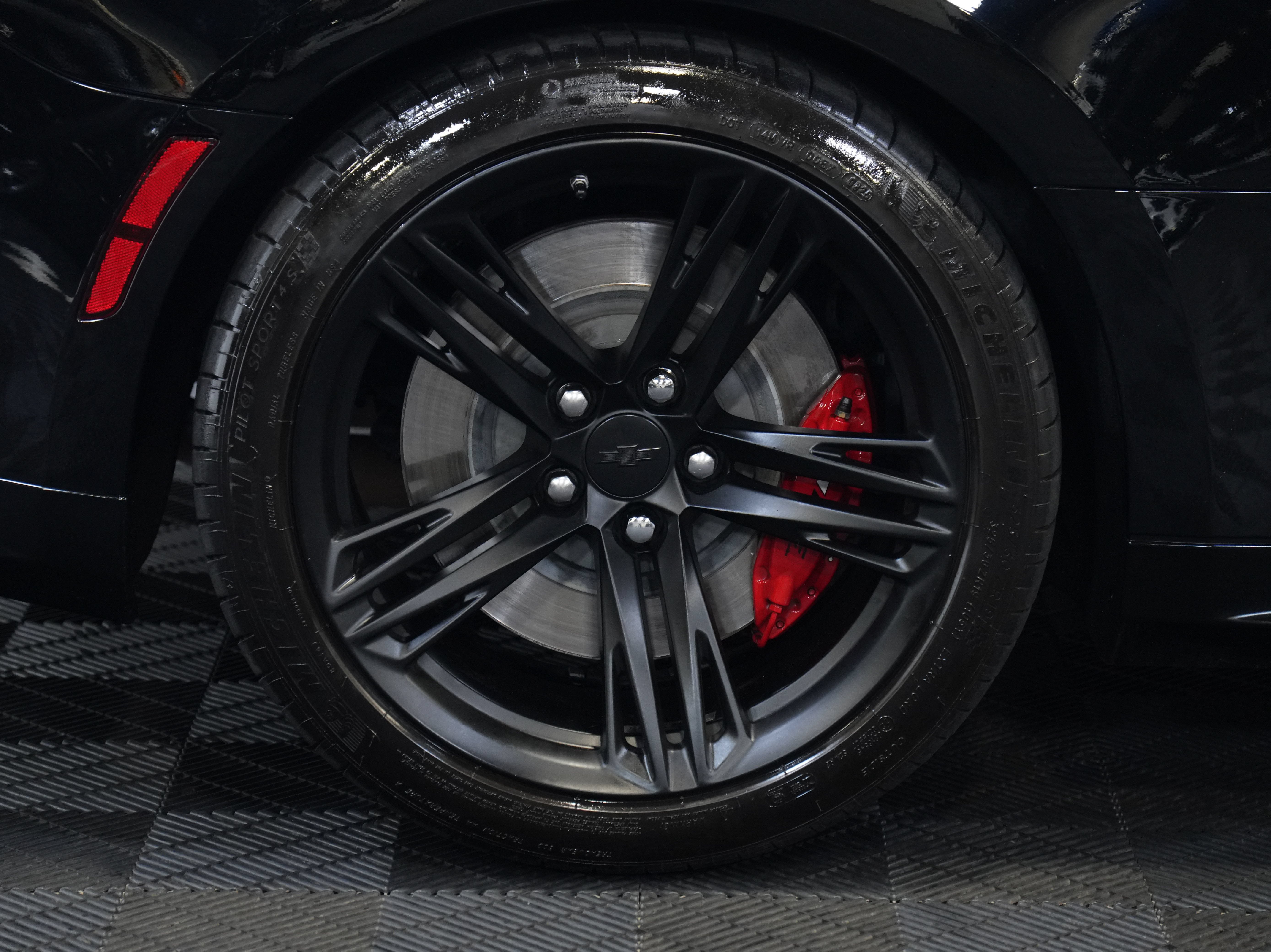 Used 2018 Chevrolet Camaro ZL1 RWD image 46