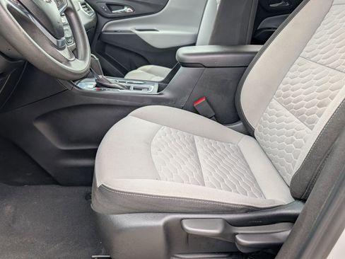 Used 2020 Chevrolet Equinox LS image 6