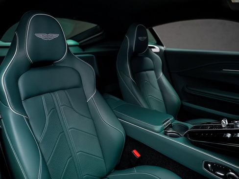 Used 2025 Aston Martin V8 Vantage Coupe RWD image 65