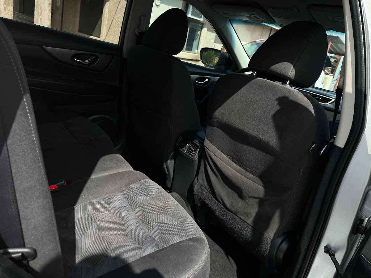 Used 2016 Nissan Rogue SV FWD image 31