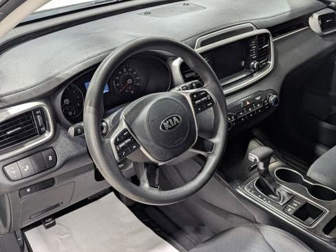 Used 2020 Kia Sorento LX image 12