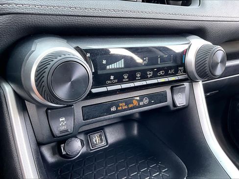 Used 2024 Toyota RAV4 LE image 32