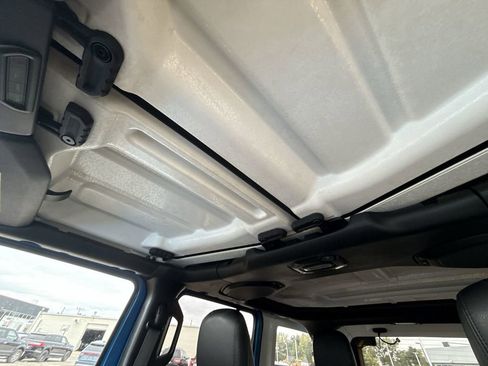 Used 2023 Jeep Wrangler Unlimited Sahara w/ Cold Weather Group image 16