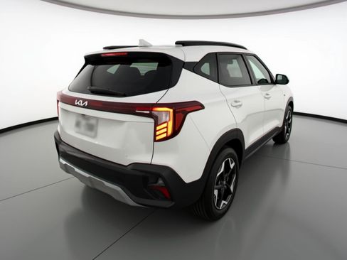 Used 2025 Kia Seltos S image 9