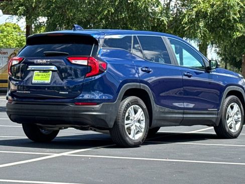 Used 2022 GMC Terrain SLE w/ LPO, Floor Liner Package AWD/4WD image 11