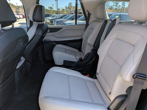 Certified 2025 Lincoln Navigator Reserve image 16