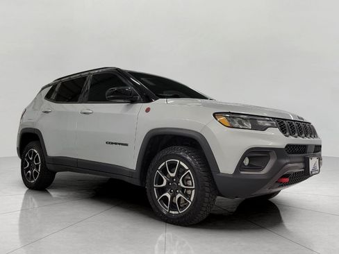 Used 2025 Jeep Compass Trailhawk AWD/4WD image 27
