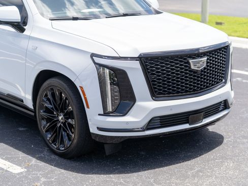 Used 2026 Cadillac Escalade Platinum Sport w/ LPO, ONYX Package AWD/4WD image 56