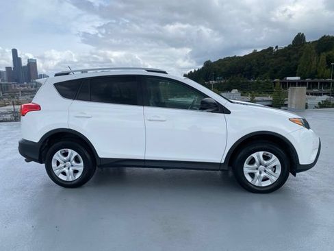 Used 2013 Toyota RAV4 LE AWD/4WD image 2