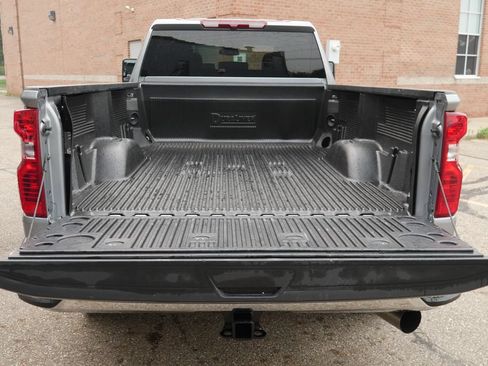 Used 2025 Chevrolet Silverado 2500 LT w/ Safety Package AWD/4WD image 9