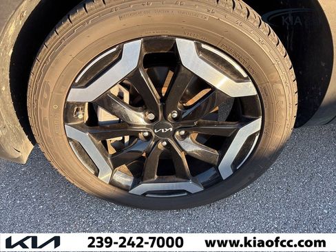 Certified 2023 Kia Telluride S w/ S Sunroof Package image 10