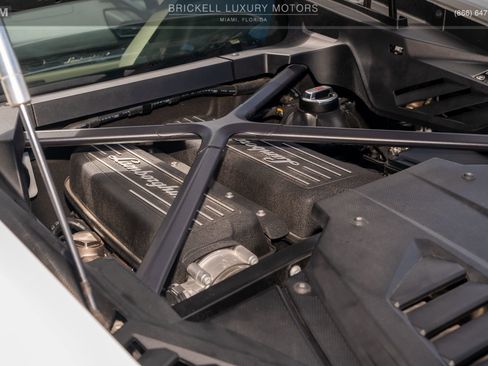 Used 2020 Lamborghini Huracan EVO image 36