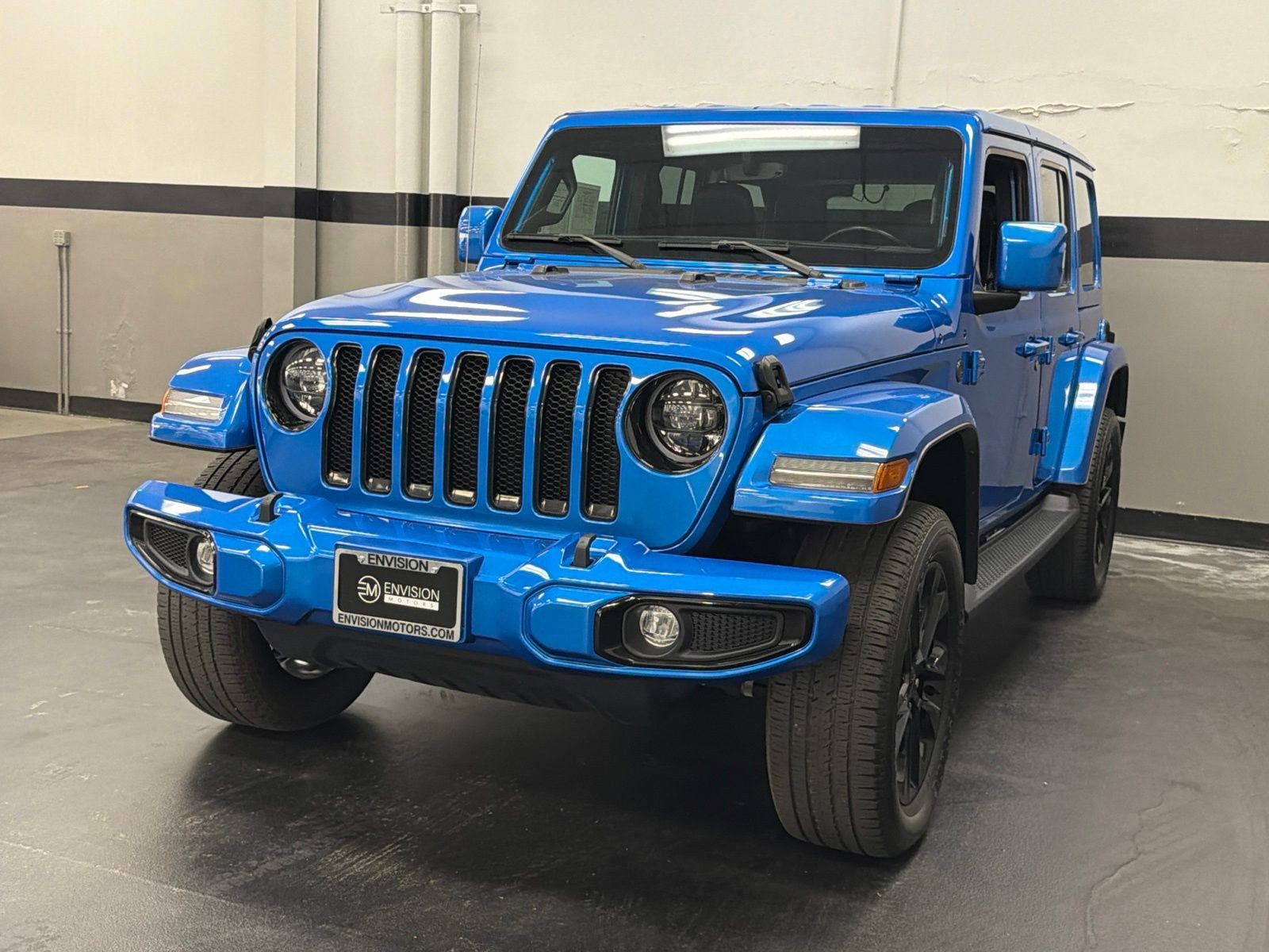 Used 2023 Jeep Wrangler Unlimited Sahara AWD/4WD image 6