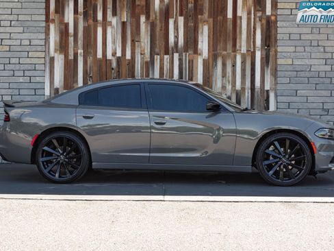 Used 2018 Dodge Charger SXT w/ Blacktop Package RWD image 8