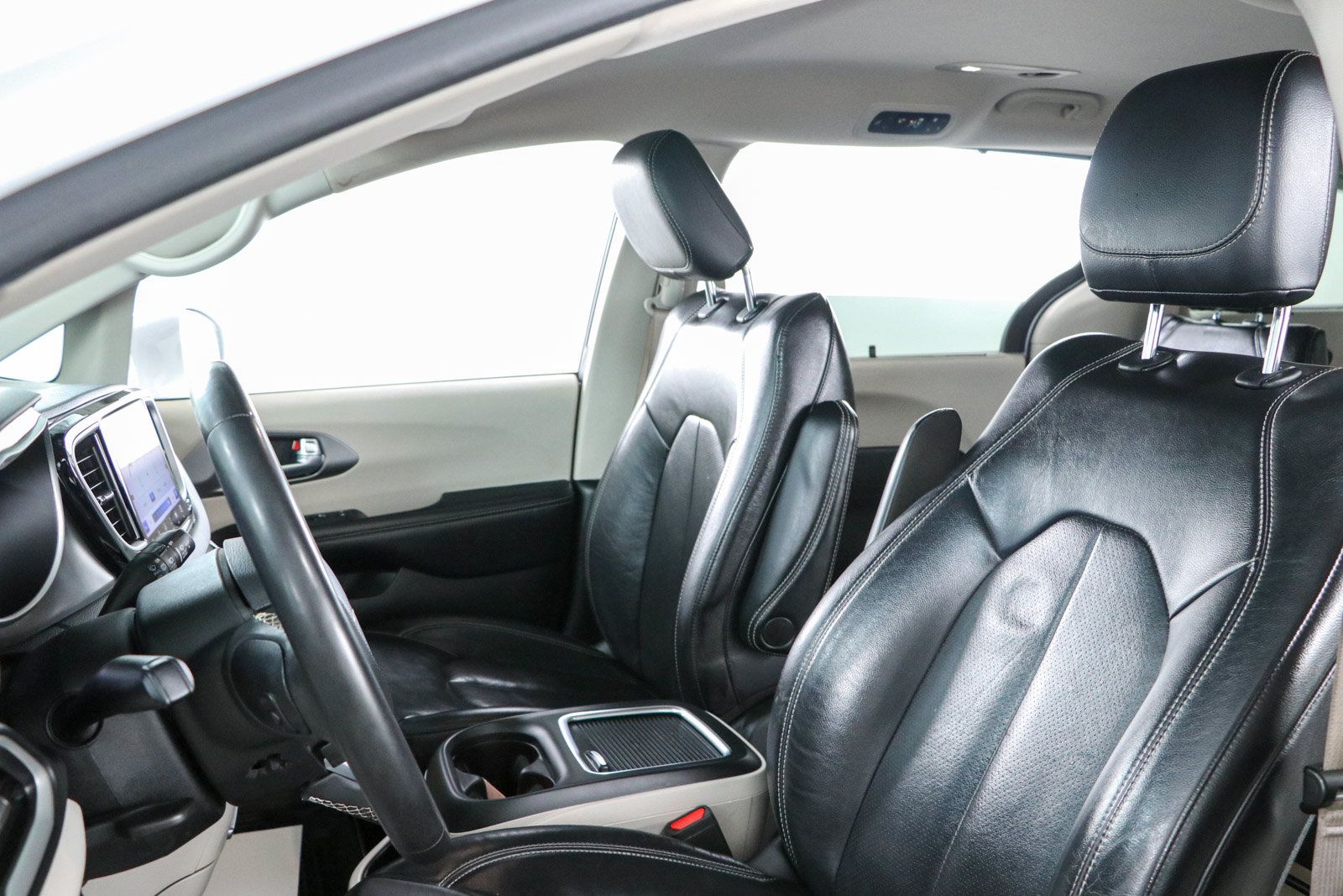 Used 2022 Chrysler Pacifica Touring-L FWD image 23