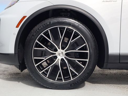 New 2026 Porsche Macan Electric image 27