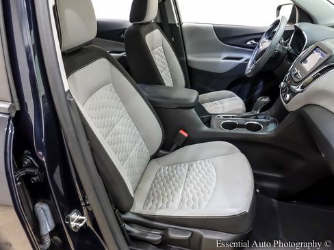 Used 2021 Chevrolet Equinox LS image 30
