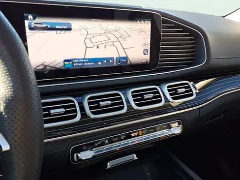 Used 2024 Mercedes-Benz GLS 580 4MATIC image 11