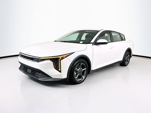 Used 2025 Kia K4 LXS image 3