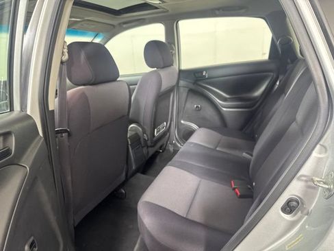 Used 2006 Pontiac Vibe w/ Preferred Package FWD image 12