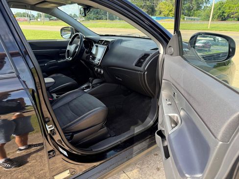 Used 2023 Mitsubishi Outlander Sport SE AWD/4WD image 16