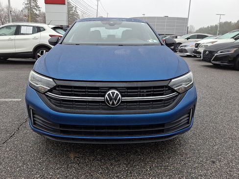 Used 2024 Volkswagen Jetta Sport image 3