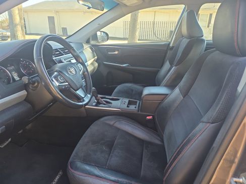 Used 2017 Toyota Camry XSE image 9