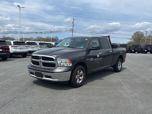 Used 2018 RAM 1500 Classic SLT image 3