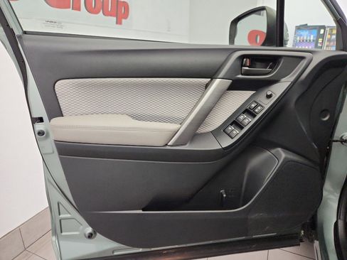 Used 2017 Subaru Forester 2.5i Premium w/ All-Weather Package image 8