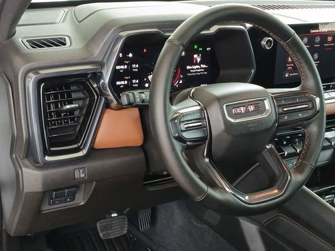 Used 2025 GMC Canyon AT4 w/ Technology Plus Package AWD/4WD image 18
