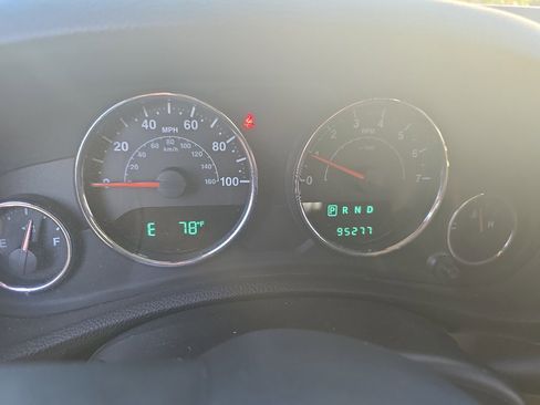 Used 2014 Jeep Wrangler Unlimited Sahara image 14