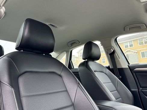 Used 2022 Volkswagen Jetta SE image 16