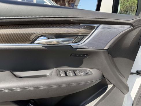 Used 2023 Cadillac XT6 AWD image 22