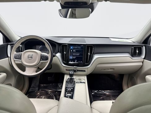 Used 2019 Volvo XC60 T5 Momentum w/ Premium Package image 14