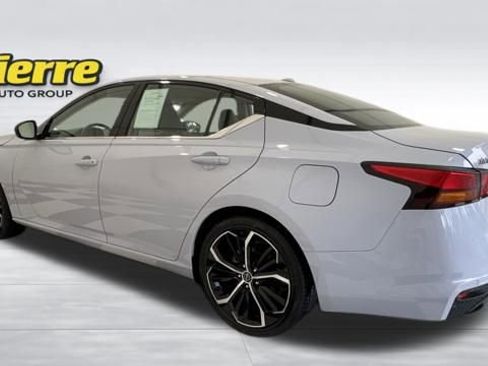 Used 2024 Nissan Altima 2.5 SR FWD image 2