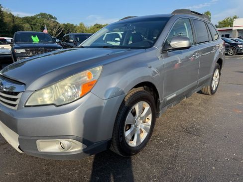 Used 2010 Subaru Outback 3.6R Limited AWD/4WD image 9