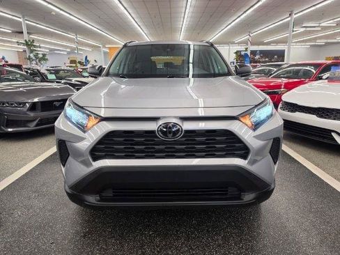 Used 2021 Toyota RAV4 LE FWD image 3