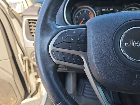 Used 2019 Jeep Cherokee Latitude Plus image 13