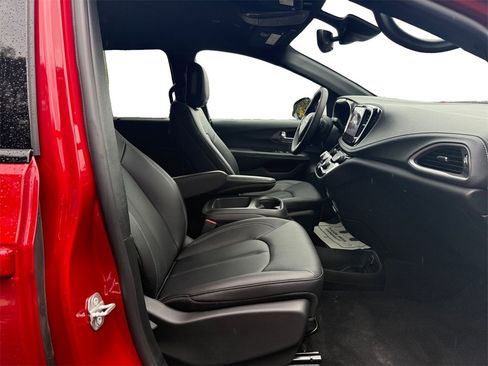 New 2026 Chrysler Pacifica Select w/ S Appearance Package image 15
