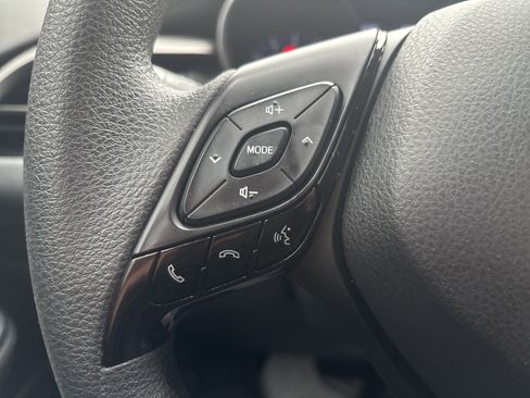 Used 2021 Toyota C-HR LE FWD image 18