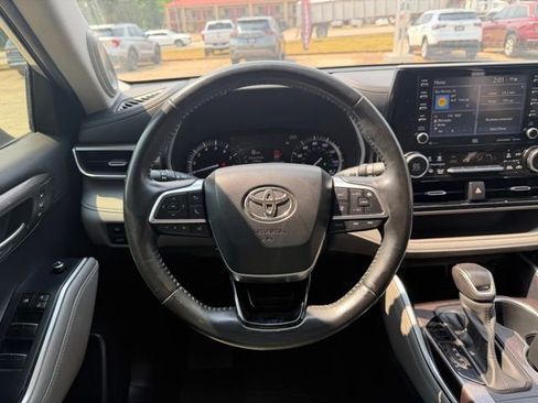 Used 2020 Toyota Highlander Limited FWD image 23