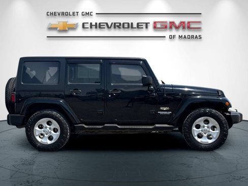 Used 2013 Jeep Wrangler Unlimited Sahara w/ Connectivity Group AWD/4WD image 2