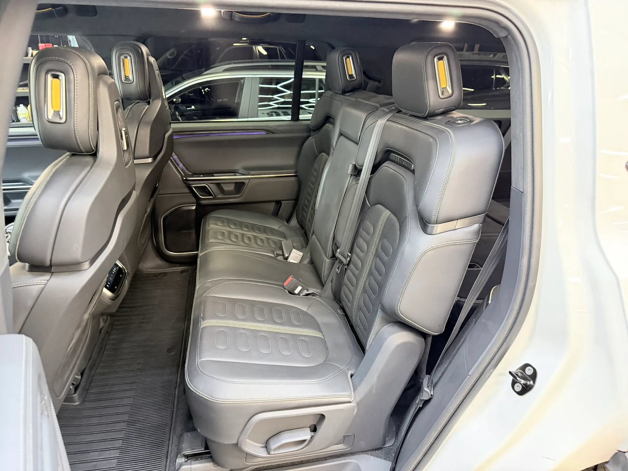 Used 2022 Rivian R1S Launch Edition Quad AWD/4WD image 20