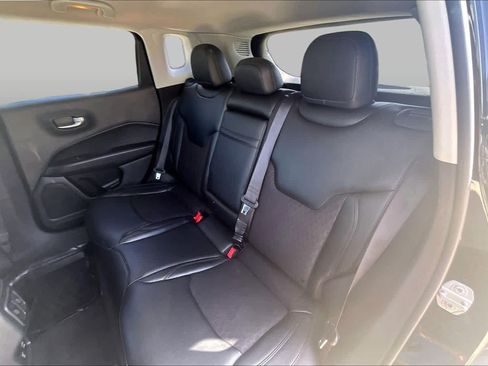 Used 2018 Jeep Compass Latitude w/ Popular Equipment Group FWD image 18