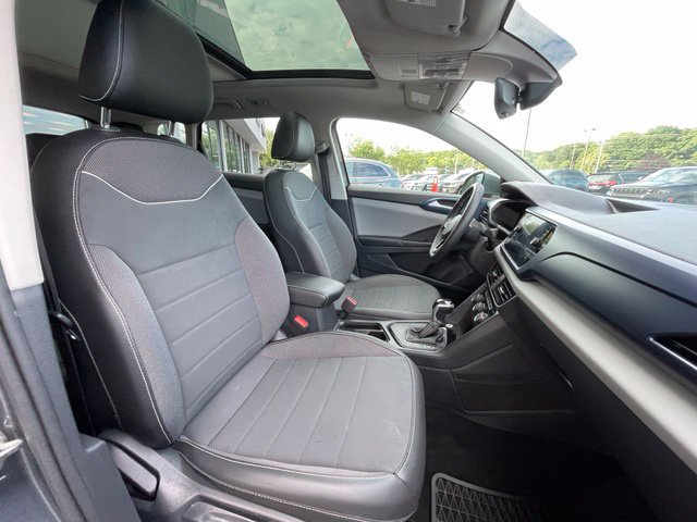 Used 2023 Volkswagen Taos SE w/ Panoramic Sunroof Package FWD image 29