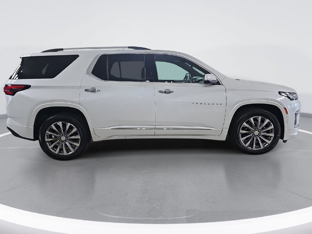 Used 2023 Chevrolet Traverse Premier AWD/4WD image 2