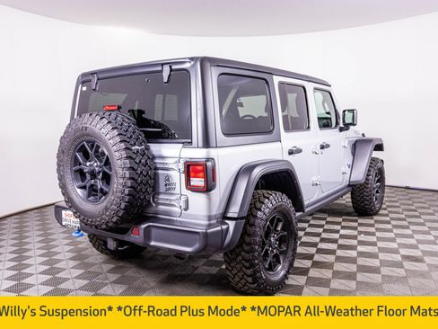Used 2024 Jeep Wrangler Unlimited image 11